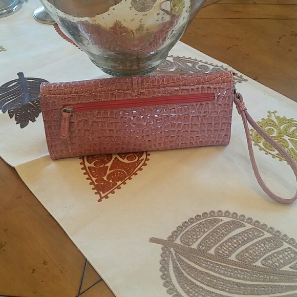 Pink wristlet - Picture 2 of 4